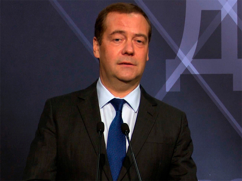 Премьер-министр РФ, председатель партии "Единая Россия" Дмитрий Медведев назвал то, что мешает стране развиваться и будет негативно влиять на жизнь еще нескольких поколений россиян. Серьезную угрозу он увидел в пластике