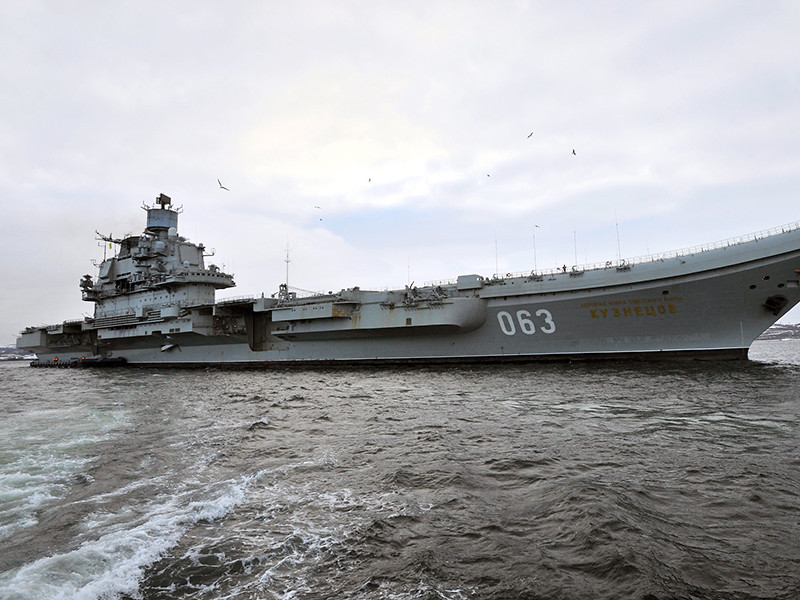Пожар на авианосце "Адмирал Кузнецов" потушен, погиб военный