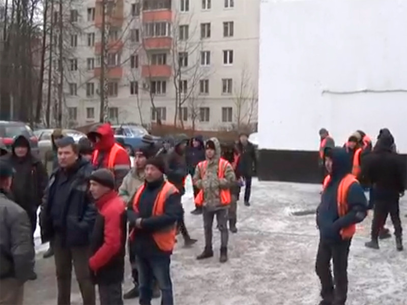 Работники ГБУ "Жилищник" Ломоносовского района, пришедшие на встречу с муниципальным депутатом, 30 декабря 2019 года
