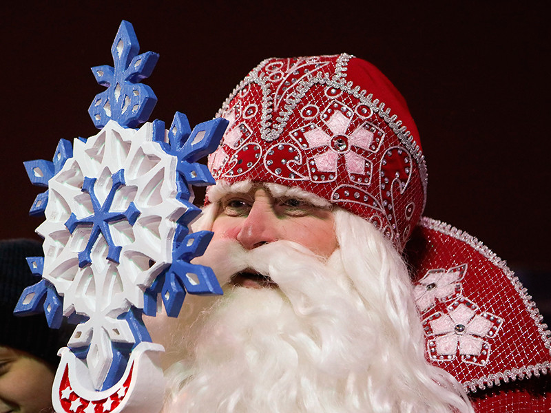 ВЦИОМ: россияне хотят от Деда Мороза прежде всего здоровья, и только потом - денег и счастья