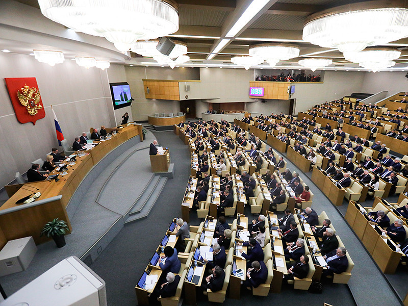 Госдума единогласно приняла в первом чтении президентский законопроект о поправках в Конституцию