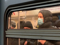 В людных местах и транспорте россиянам рекомендовали носить одноразовые медицинские маски