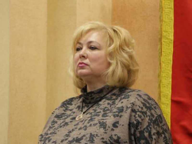 Глава городского совета Керчи в Крыму Мая Хужина отзовет заявление об отставке, написанное после скандала с поздравлением блокадников