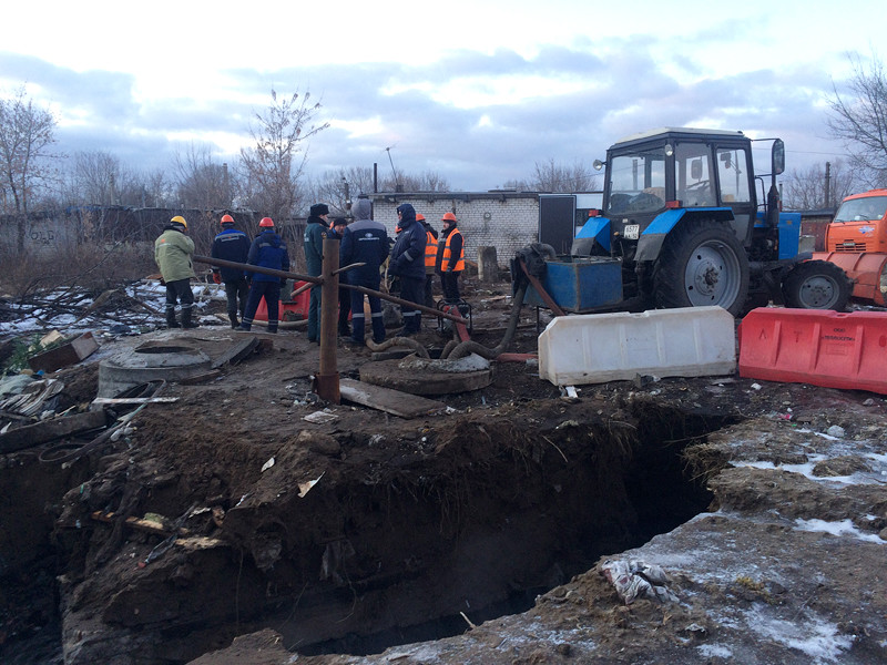 В Нижнем Новгороде введен режим ЧС из-за серьезной аварии. Там вследствие прорыва канализационного коллектора сотни тысяч местных жителей остались без водоснабжения