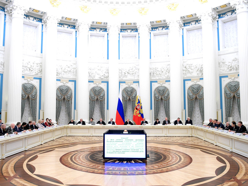 Президент РФ Владимир Путин согласился с предложением провести общероссийское голосование по поправкам в Конституцию 22 апреля
