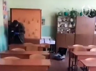 Подросток в одной из школ Ульяновска напал с кухонным ножом на учительницу, женщина госпитализирована с проникающий ранением живота. По факту нападения следственные органы возбудили уголовное дело о покушении на убийство