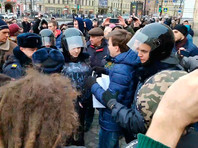 В Петербурге задержали более 10 участников пикетов против путинских поправок в Конституцию (ФОТО, ВИДЕО)
