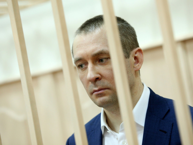 Следственный комитет предъявил новое обвинение экс-сотруднику МВД Дмитрию Захарченко, отбывающему срок в 12 лет и шесть месяцев за коррупцию и воспрепятствование правосудию