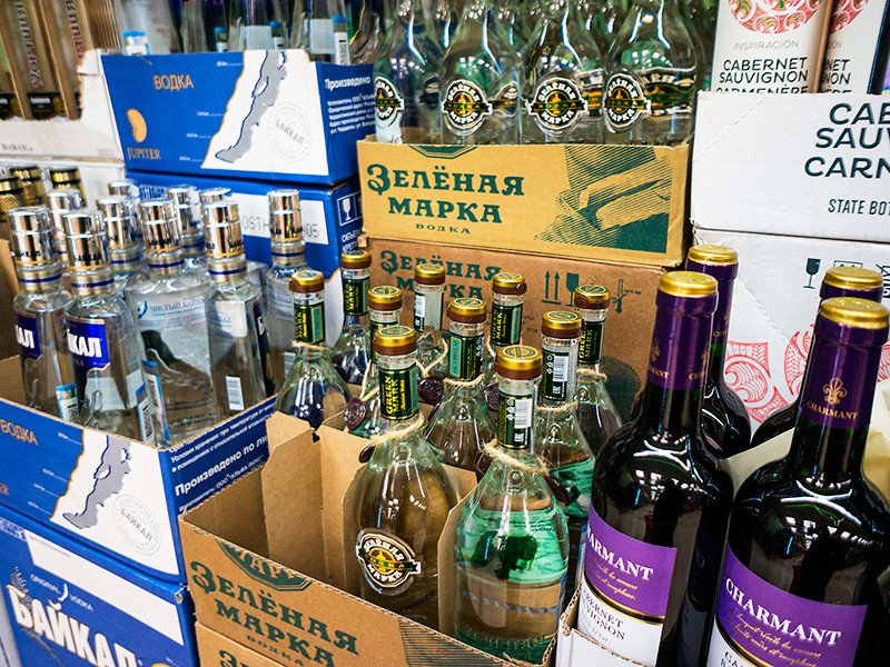 Используя пандемию, могут ввести запрет на алкоголь в России, хотя ранее в правительстве хотели разрешить даже его онлайн-продажи