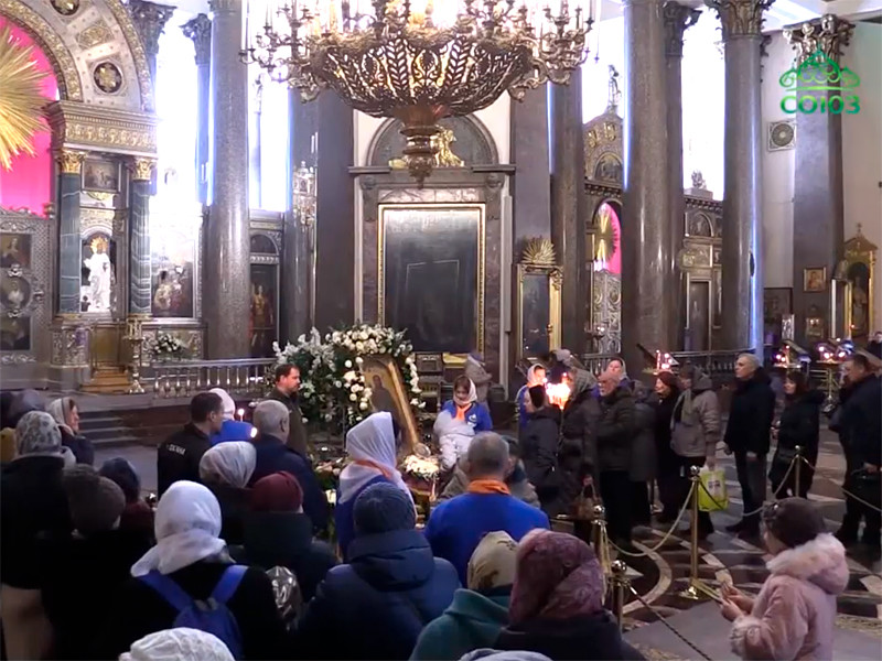 Около 70 тысяч верующих поклонились мощам Иоанна Крестителя за время их пребывания в Петербурге