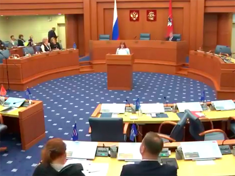 В Московской городской думе во время обсуждения поправок в Конституцию, в том числе предусматривающих "обнуление" президентских сроков Владимира Путина, отключился интернет и прекратилась трансляция заседания