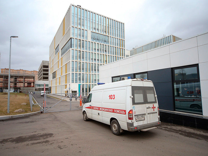 Главврач больницы в Коммунарке, где лечат зараженных коронавирусом, сообщил, что в его распоряжении тысячи аппаратов ИВЛ