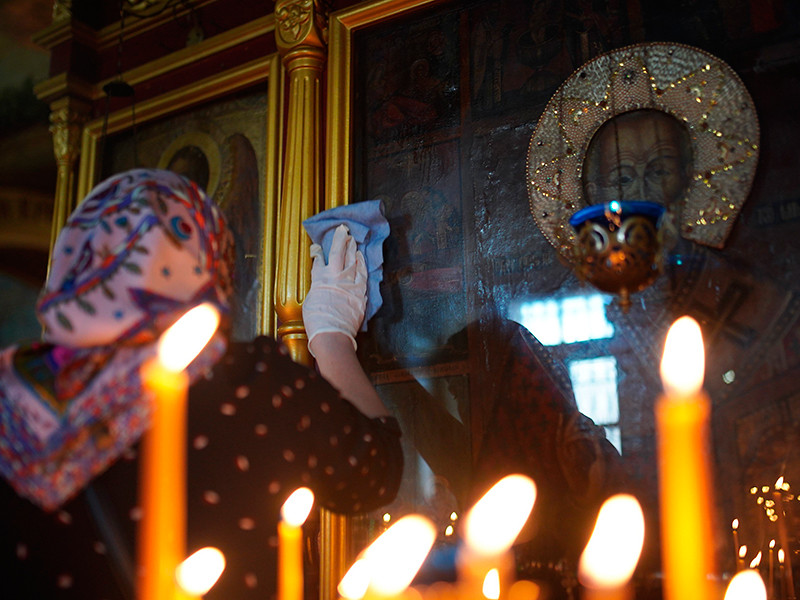 В РПЦ "с пониманием" отнеслись к призыву московских властей не посещать храмы на "каникулах", но закрывать их не будут
