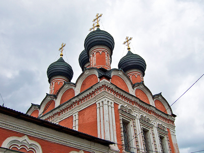 Послушники монастыря в центре Москвы решили каждый вечер совершать крестный ход против коронавируса