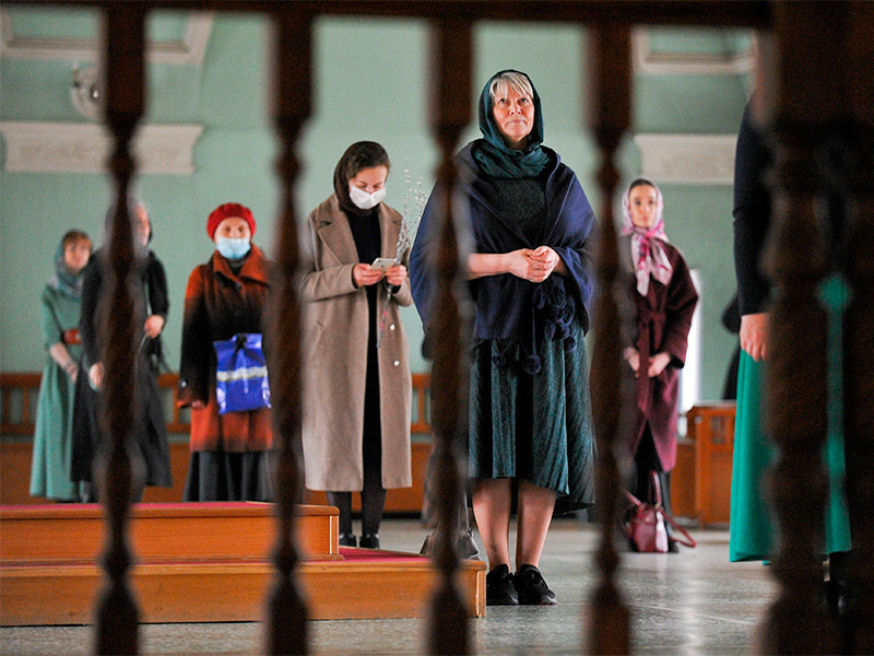 Праздничная литургия в Вербное воскресенье в Высоко-Петровском монастыре, 12 апреля 2020 года
