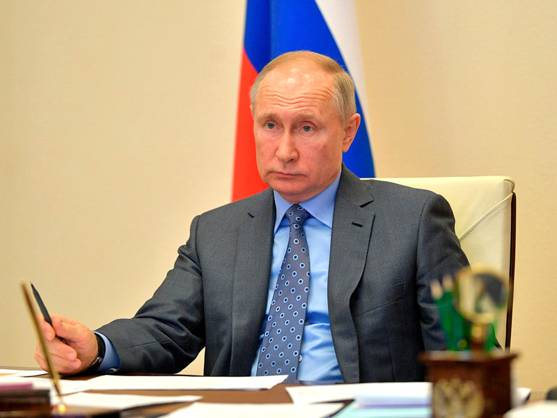 Уровень доверия россиян к президенту РФ Владимиру Путину в марте упал до минимума за 14 лет, показал опрос ВЦИОМ