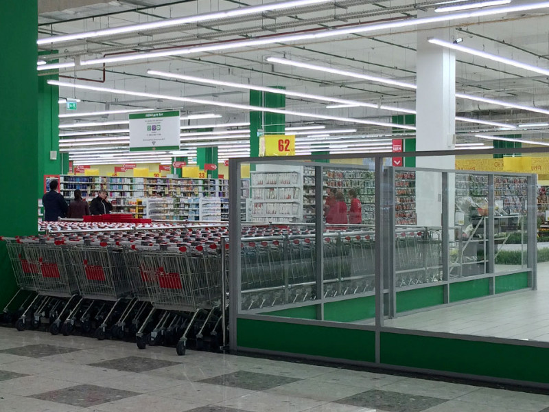 Россиянам разрешили посещать крупные гипермаркеты во время режима самоизоляции
