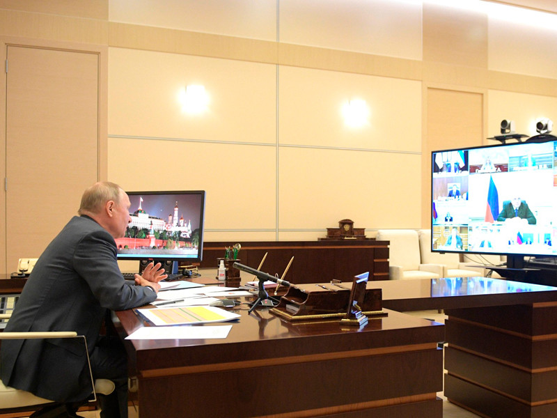Владимир Путин в режиме видеоконференции провел совещание с членами правительства