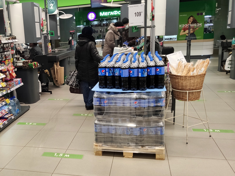 Российские производители и поставщики продовольственных продуктов призвали власти вернуться к проекту Минпромторга о выдаче продуктовых карточек наименее обеспеченным гражданам для адресной продовольственной помощи нуждающимся
