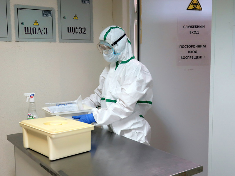 Количество заболевших коронавирусом в России продолжает расти. За последние сутки подтверждено 2774 новых случая коронавируса в 51 регионе, зафиксировано 22 летальных исхода