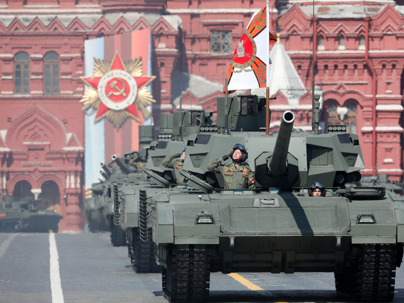 Российские ветеранские организации попросили президента РФ Владимира Путина перенести парад Победы с 9 мая на более поздний срок из-за ситуации с коронавирусом