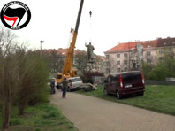 Демонтаж памятника Ивану Коневу в Праге