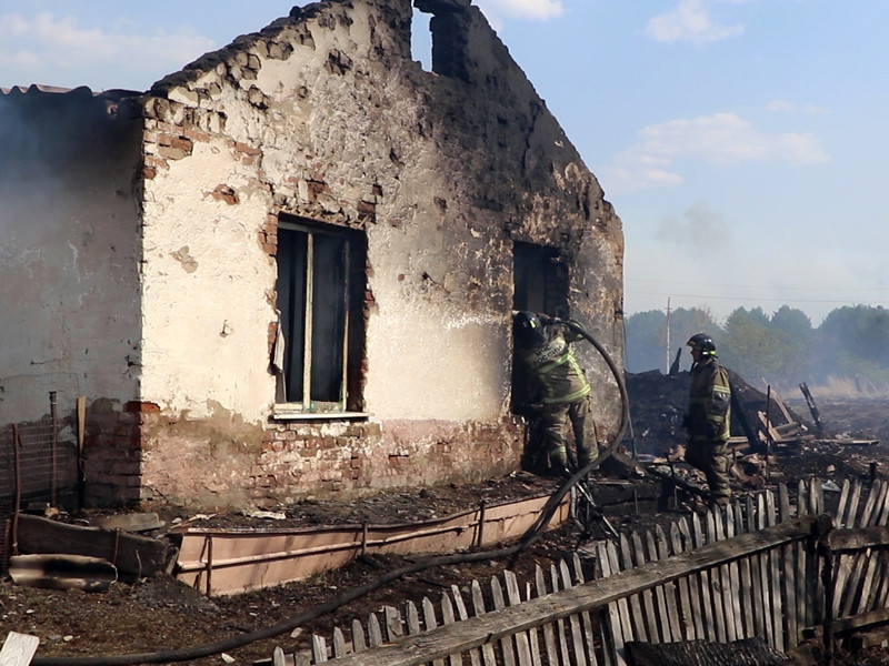 В четверг, 23 апреля, в нескольких районах Кемеровской области произошли пожары в частном секторе, пострадавших и погибших нет, но десятки людей потеряли свои дома