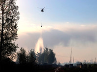 На территории бывшего артиллерийского арсенала в поселке Пугачево в Удмуртии второй день продолжаются взрывы оставшихся частей боеприпасов, возникшие из-за возгорания травы


