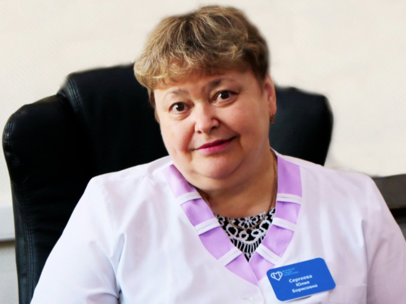 Главный врач московской поликлиники N180 в Митино Юлия Сергеева скончалась после "продолжительной болезни, вызванной новой коронавирусной инфекцией"