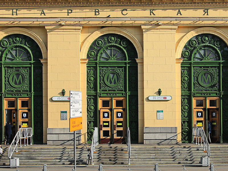 В Санкт-Петербурге задержан мужчина, ударивший контролера метрополитена, который попросил его надеть защитную маску