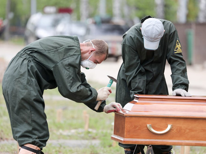 За последние сутки в России повторился максимум по смертности: такое же число умерших (174) было зафиксировано 26 мая.