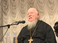 Глава патриаршей комиссии по делам семьи протоиерей Димитрий Смирнов назвал правильной практику освящения ядерного оружия Русской православной церковью