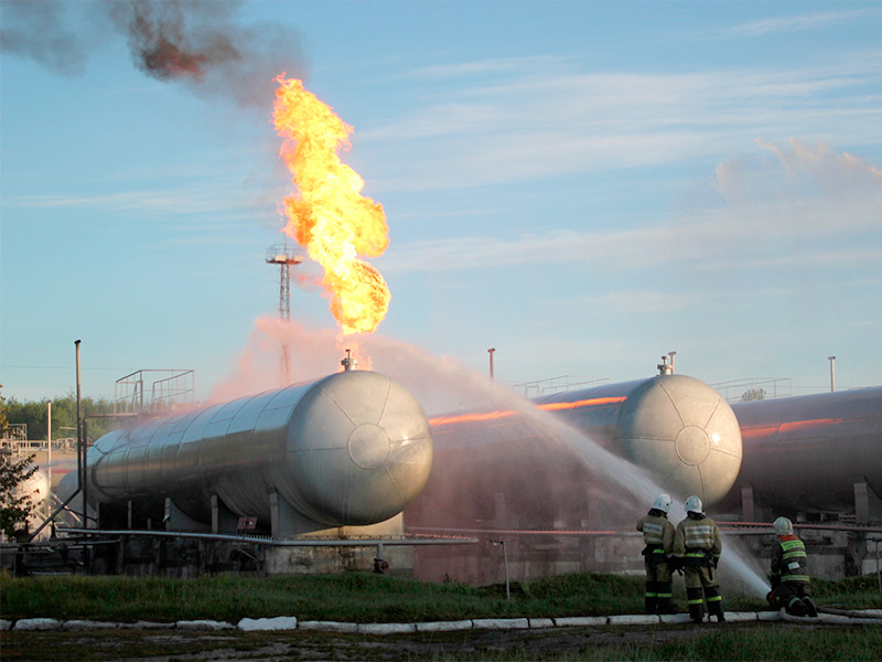 В Казани введен режим ЧС из-за пожара, вспыхнувшего вечером 12 июня после взрыва на газораспределительной станции ООО "Газпром сжиженный газ"

