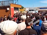 Жители Дагестана устроили стихийный протест из-за задержания и избиения односельчан за нарушение самоизоляции (ВИДЕО)