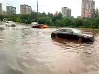 Московские улицы традиционно затопило после ливня, Варшавское шоссе превратилось в море (ВИДЕО)
