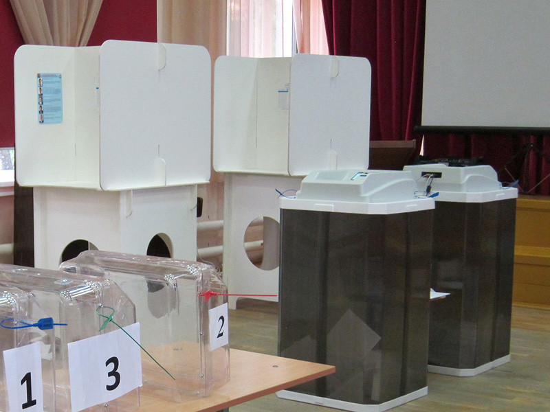 ЦИК РФ представил новый порядок проведения голосования, согласно которому количество голосующих по вопросу внесения поправок в Конституцию РФ на участке не должно превышать 8-12 человек в час