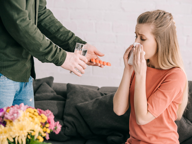 Страдающим аллергией посоветовали на время эпидемии заменить инъекции таблетками