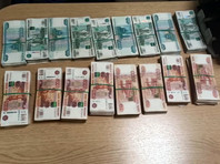 При обысках у задержанных изъяли около 700 тысяч рублей из похищенных денег, также были получены сведения о банковской ячейке, куда инкассаторы поместили еще около 8,5 миллионов