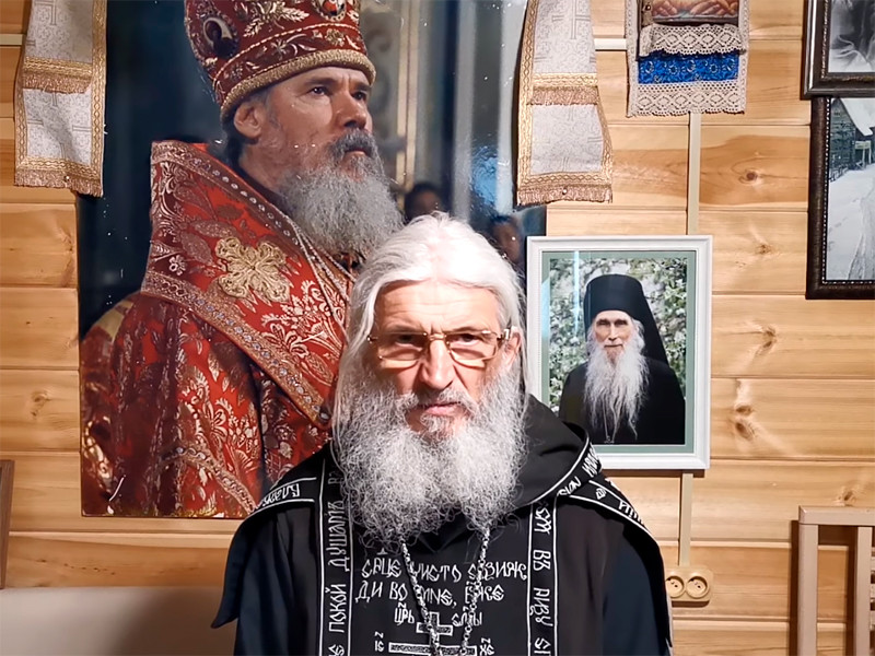Отец Сергий (Романов), лишенный Екатеринбургской епархией сана, заявил, что не намерен покидать территорию Среднеуральского монастыря, на которой находится в данный момент