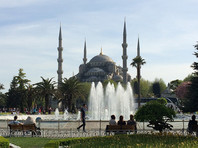 С 1 августа начнутся регулярные и чартерные полеты в Стамбул и Анкару, с 10 августа - в Анталью, Бодрум и Даламан. Российским туристам не нужна виза и справка об отсутствии коронавируса, но во время полета пассажиры должны будут сообщить о наличии или отсутствии симптомов COVID-19 в специальной анкете