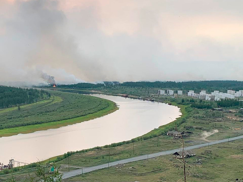 По официальным данным на 2 июля, на территории Якутии действует 207 природных пожаров на общей площади пройденной огнем 1387835 гектаров, при этом площадь активного горения составляет 2081 гектар