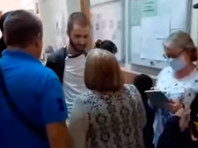 Фотокорреспондента "Медиазоны" Давида Френкеля вызвали в МВД Петербурга для составления протоколов после инцидента на избирательном участке