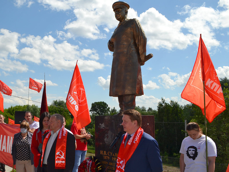 Памятник Сталину в городе Бор