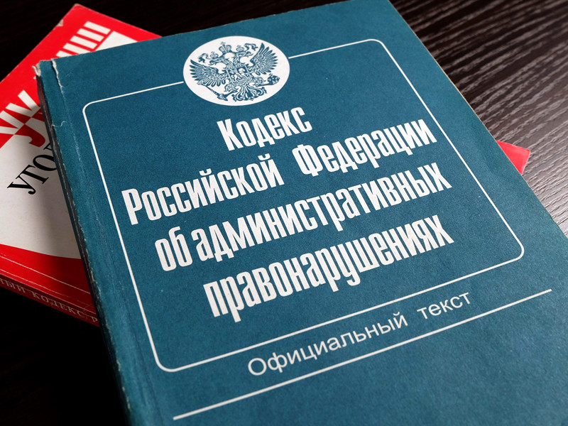 На "Новую газету" и ее главного редактора Дмитрия Муратова составили по два административных протокола о распространении фейков (часть 9 статьи 13.15 КоАП)