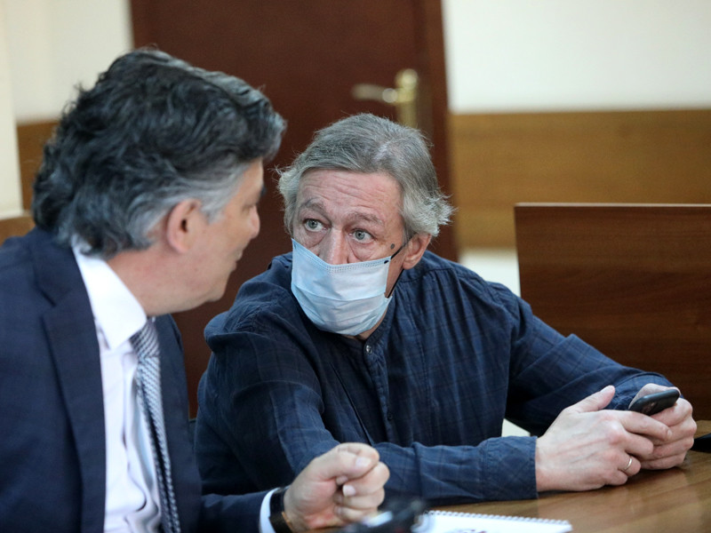 Михаил Ефремов отказался признать себя виновным в смертельном ДТП, заявив, что ничего не помнит