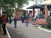 Немецких врачей вывели через черный вход и увезли, так и не дав пообщаться с семьей Навального