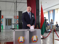 Александр Лукашенко на избирательном участке, 9 августа 2020 года