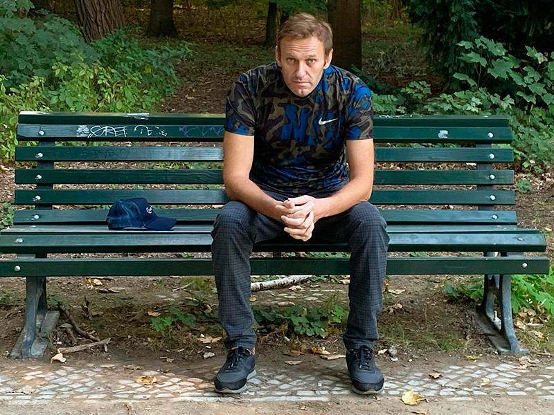 Навальный о версиях своего отравления: в Кремле открыли "целый департамент для придумывания новых версий"