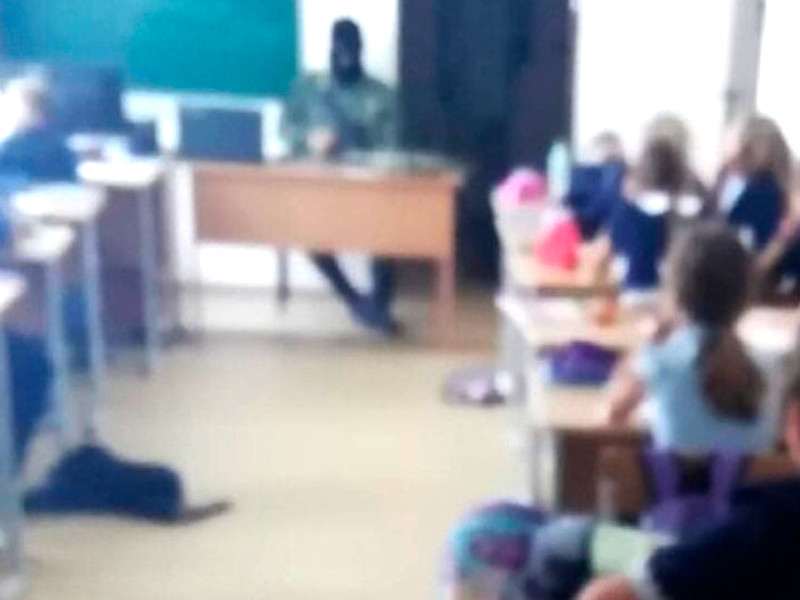 В школе Тюменской области пятиклассников напугали появлением "террориста", чтобы разобрать ошибки их поведения при захвате заложников
