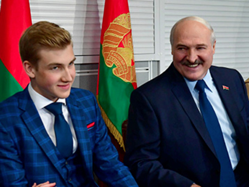 КП: сына Лукашенко Колю секретно переправили в Москву и поселили в посольстве